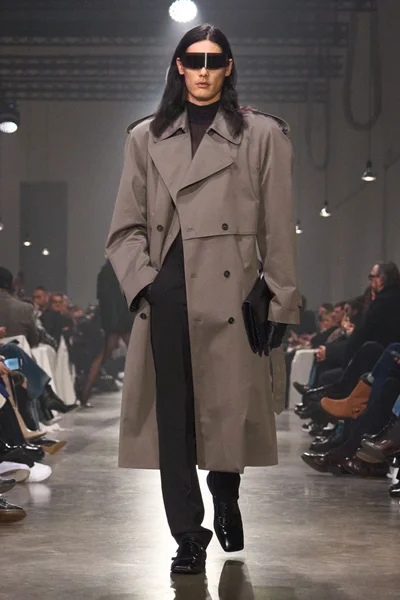 Look 24